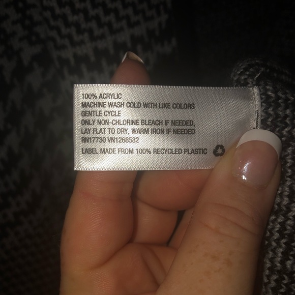 BNWOT - Black and White Checkered Cardigan Sweater - Picture 3 of 4